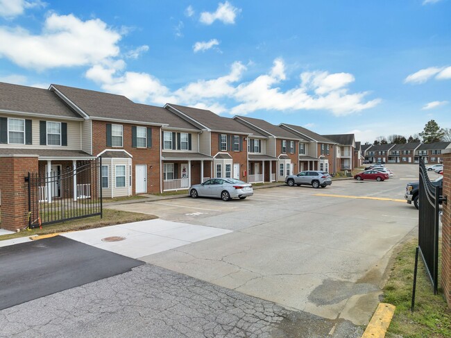 Gateway Homes in Clarksville, TN - Foto de edificio - Building Photo