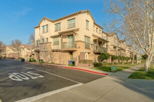 Serenade at Regency Park in Sacramento, CA - Building Photo