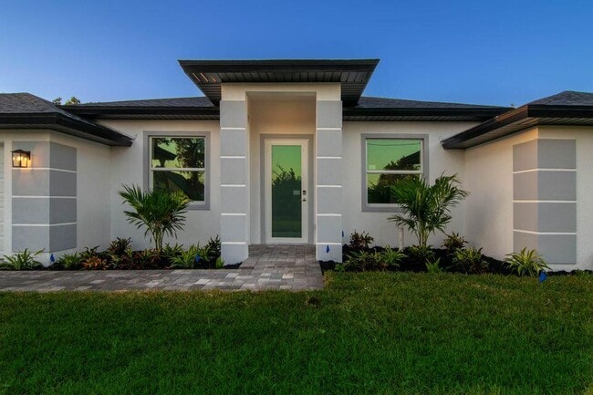 10654 Washington Rd in Port Charlotte, FL - Building Photo - Building Photo