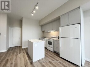 50 Herrick Ave in St Catharines, ON - Building Photo - Building Photo