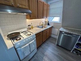 9 Dean St, Unit 3 in Everett, MA - Building Photo
