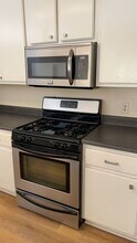 Bentley Ave. Apartments in Los Angeles, CA - Foto de edificio - Building Photo