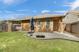 9420 Savannah Holly Dr in Houston, TX - Foto de edificio - Building Photo