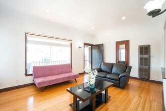 358 Orange Ave in Long Beach, CA - Building Photo - Building Photo
