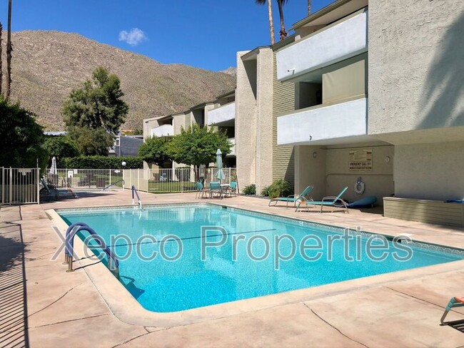 261 E La Verne Way in Palm Springs, CA - Building Photo - Building Photo