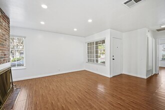 41 Orchard in Irvine, CA - Foto de edificio - Building Photo