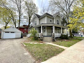 213 W Vine St in Kalamazoo, MI - Building Photo