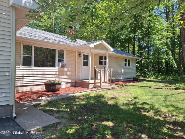 1031 Saratoga Rd in Gansevoort, NY - Building Photo - Building Photo