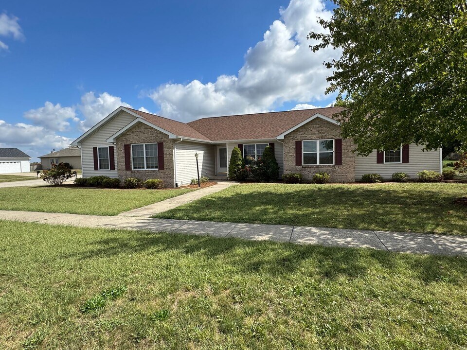 534 Eagle Ridge Dr in Chatham, IL - Building Photo