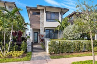 8225 NW 43rd St in Miami, FL - Building Photo