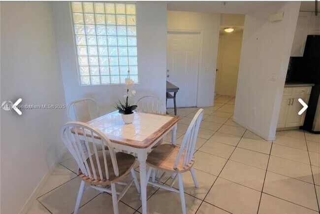 9645 NW 1st Ct in Pembroke Pines, FL - Foto de edificio - Building Photo