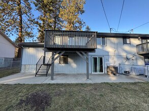 6404 E 11th Ave in Spokane Valley, WA - Foto de edificio - Building Photo