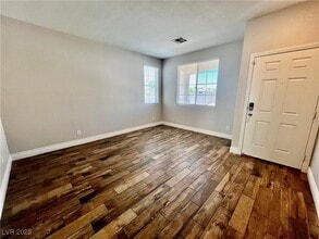 1219 Willow Village Ave in Las Vegas, NV - Foto de edificio - Building Photo