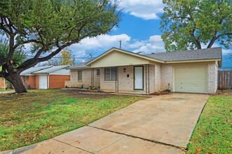 1304 E Anthony St in Fort Worth, TX - Foto de edificio - Building Photo