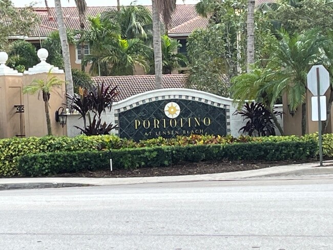 3649 NW Mediterranean Ln in Jensen Beach, FL - Building Photo - Building Photo