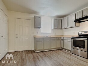 949 Guam St in Wake Village, TX - Foto de edificio - Building Photo