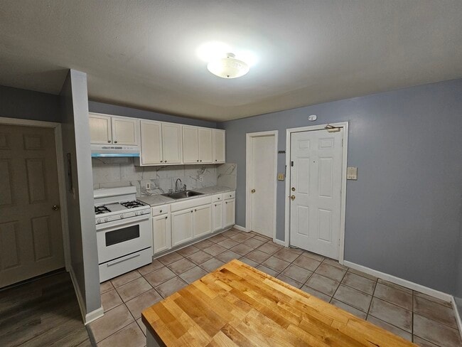 13 W 52nd St in Bayonne, NJ - Building Photo - Building Photo