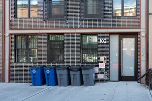 102 Central Ave in Brooklyn, NY - Foto de edificio - Building Photo