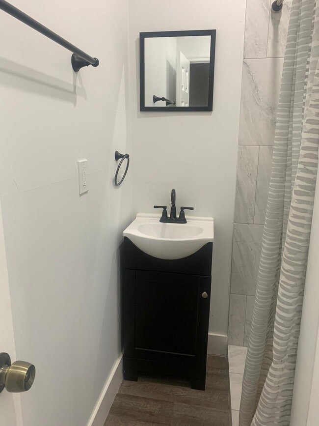 232 W 43rd St, Unit Studio in Hialeah, FL - Foto de edificio - Building Photo