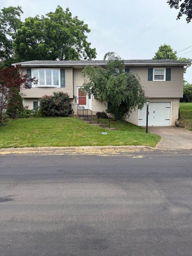 property at 2024 Lincoln St