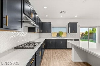 8326 Monroe Bay St in Las Vegas, NV - Building Photo - Building Photo