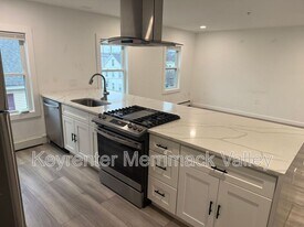 61 Chapel St in Lowell, MA - Building Photo