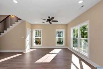 2700 Woodview Dr SE in Huntsville, AL - Building Photo - Building Photo