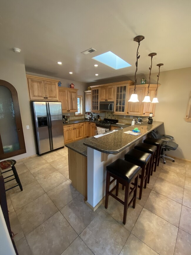 743 Alameda Ave in South Lake Tahoe, CA - Foto de edificio - Building Photo