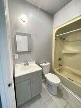 436 W Queen Ln in Philadelphia, PA - Building Photo - Building Photo
