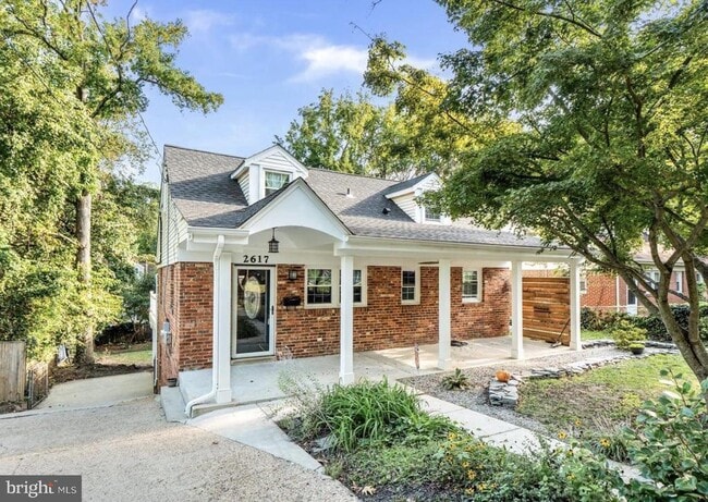 property at 2617 E Maple St