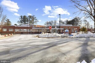 5412 Nutting Dr in Springfield, VA - Building Photo