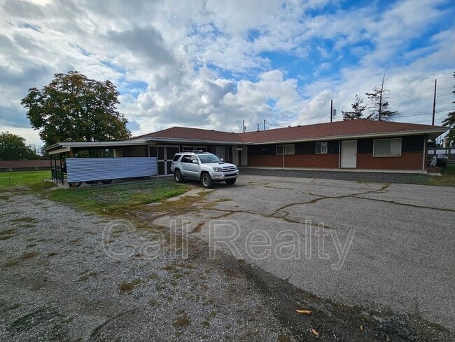 12324 E Broadway Ave in Spokane Valley, WA - Building Photo - Building Photo