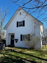 82 4th St, Unit 2 in Old Town, ME - Building Photo