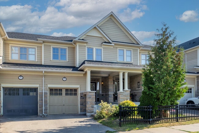 73 Whitmer St in Milton, ON - Building Photo - Building Photo