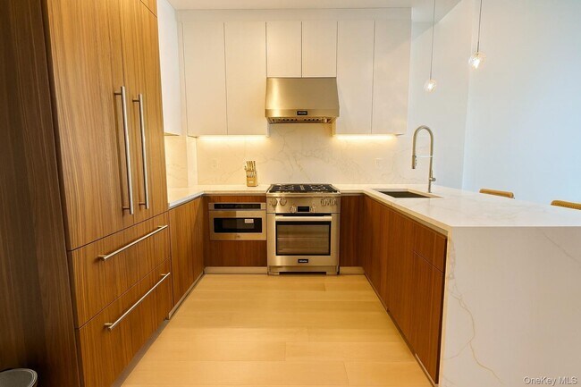 35-32 Leavitt St in Queens, NY - Building Photo - Building Photo