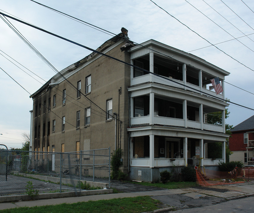 102 James St in Utica, NY - Foto de edificio