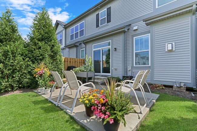 3227 N Heritage Ln in Arlington Heights, IL - Building Photo - Building Photo