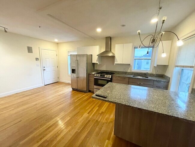 128 Hillside St, Unit 3 in Boston, MA - Building Photo - Building Photo