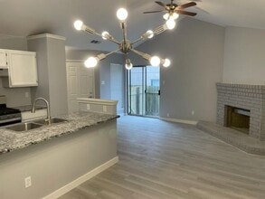 12200 Thompkins Dr in Austin, TX - Building Photo - Building Photo