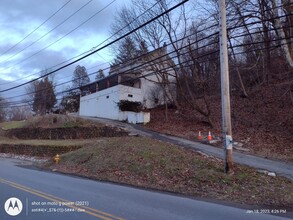 1037 Manor Rd in Coatesville, PA - Building Photo - Building Photo