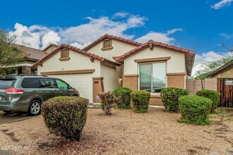 6918 S 37th Dr in Phoenix, AZ - Foto de edificio - Building Photo