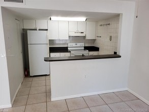 4520 SW 68th Ct Cir-Unit -Apt 8 in Miami, FL - Building Photo - Building Photo