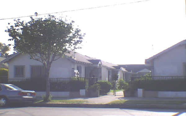 135 S Boyle Ave in Los Angeles, CA - Building Photo