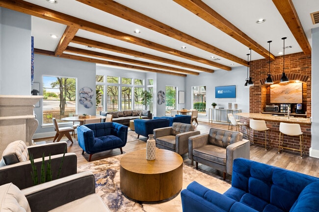The Estates Of Northwoods in San Antonio, TX - Building Photo - Building Photo