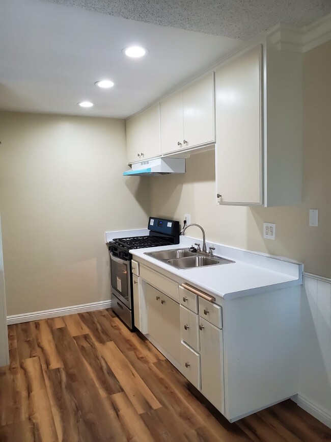 Windsor Apartments in Monrovia, CA - Building Photo - Building Photo