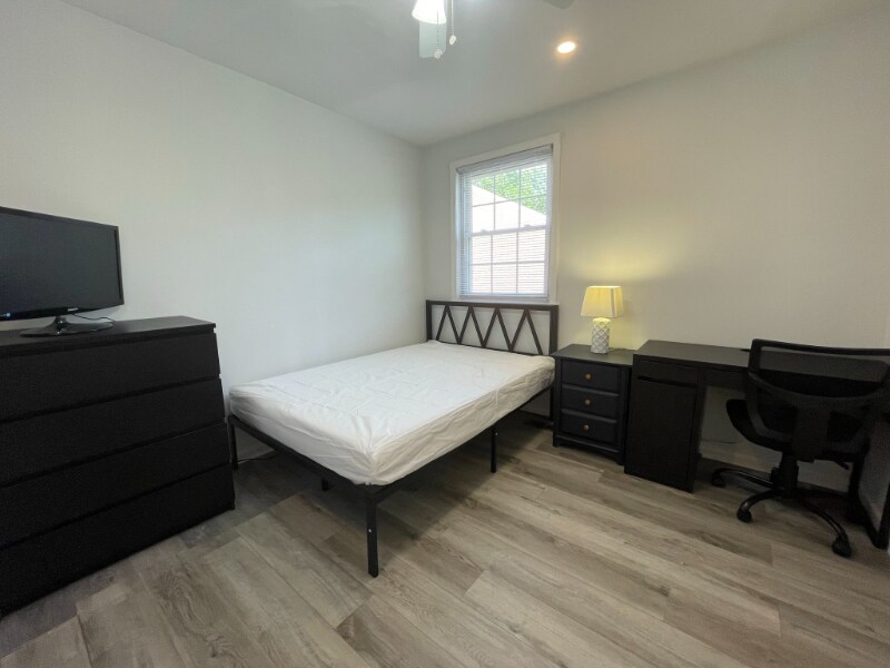 4199 University Dr in Fairfax, VA - Building Photo
