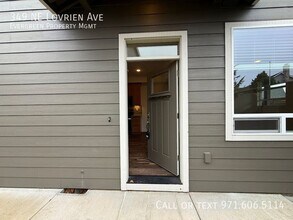 349 NE Lovrien Ave in Gresham, OR - Building Photo - Building Photo
