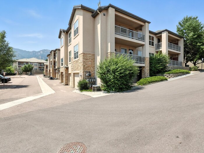 605 Cougar Bluff Point in Colorado Springs, CO - Building Photo