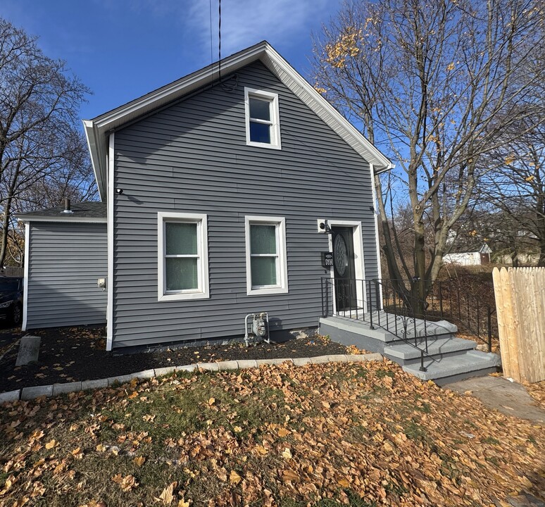 60 Bowen St in Hamden, CT - Building Photo