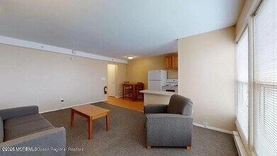 590 Ocean Ave N in Long Branch, NJ - Foto de edificio - Building Photo